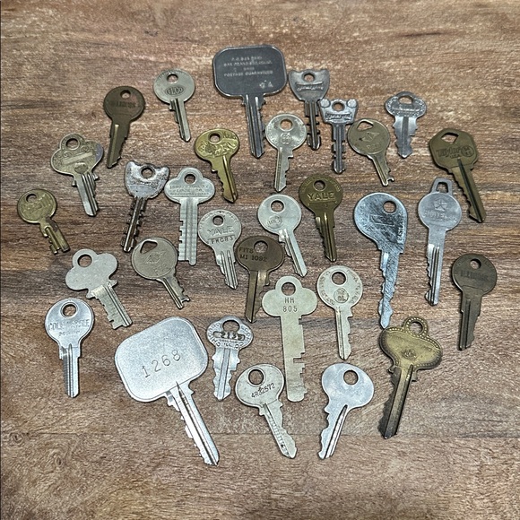 Vintage Key Collection - Picture 1 of 8